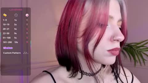 Ariel online show from 11/08/25, 01:55