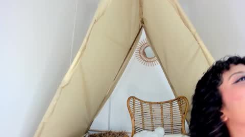 A R I   online show from 10/12/25, 12:04