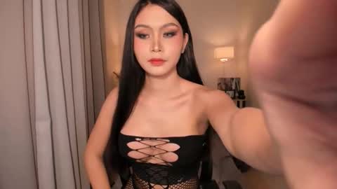 MIRA GREYSON online show from 12/05/25, 10:35