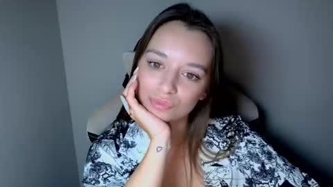 Snapshot of arielsandres chatting on 09/17/25, 03:35 Ariel online show from 09/17/25, 03:35