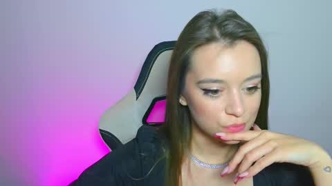 Snapshot of arielsandres chatting on 10/06/25, 02:03 Ariel online show from 10/06/25, 02:03