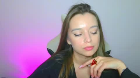 Snapshot of arielsandres chatting on 10/08/25, 02:04 Ariel online show from 10/08/25, 02:04