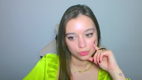 Snapshot of arielsandres chatting on 10/23/25, 01:21 Ariel online show from 10/23/25, 01:21