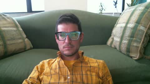 Snapshot of arielsinho chatting on 09/19/25, 10:43 Anon online show from 09/19/25, 10:43