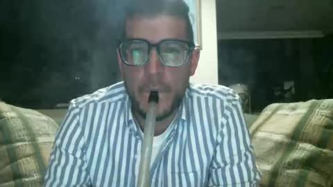 Snapshot of arielsinho chatting on 10/19/25, 04:57 Anon online show from 10/19/25, 04:57