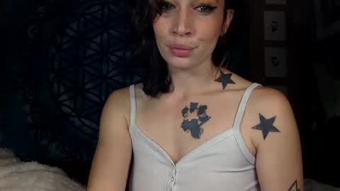 Snapshot of arielwyld chatting on 12/11/24, 01:28 ariel colin when hes here online show from 12/11/24, 01:28