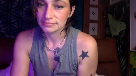 Snapshot of arielwyld chatting on 12/15/24, 12:40 ariel colin when hes here online show from 12/15/24, 12:40