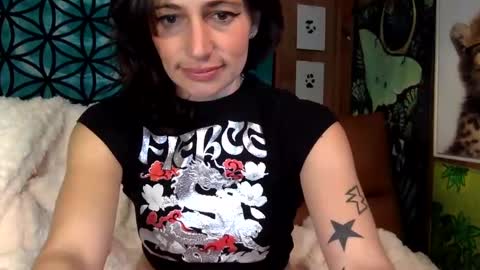 Snapshot of arielwyld chatting on 12/15/24, 03:09 ariel colin when hes here online show from 12/15/24, 03:09