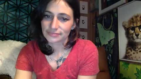 Snapshot of arielwyld chatting on 12/15/24, 07:31 ariel colin when hes here online show from 12/15/24, 07:31