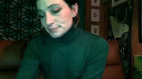 Snapshot of arielwyld chatting on 12/18/24, 12:32 ariel colin when hes here online show from 12/18/24, 12:32