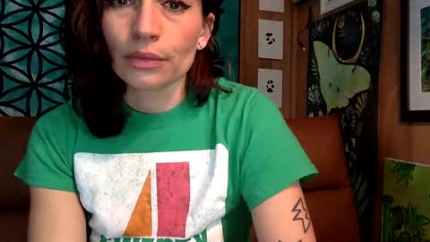 Snapshot of arielwyld chatting on 12/23/24, 03:12 ariel colin when hes here online show from 12/23/24, 03:12