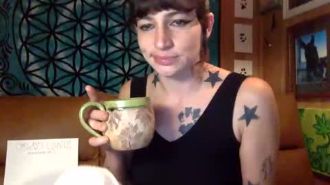 Snapshot of arielwyld chatting on 12/29/24, 02:10 ariel colin when hes here online show from 12/29/24, 02:10