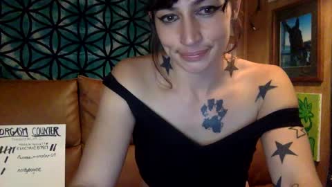 Snapshot of arielwyld chatting on 12/29/24, 05:12 ariel colin when hes here online show from 12/29/24, 05:12