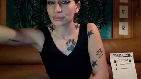 Snapshot of arielwyld chatting on 12/30/24, 12:54 ariel colin when hes here online show from 12/30/24, 12:54