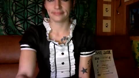 Snapshot of arielwyld chatting on 12/30/24, 04:09 ariel colin when hes here online show from 12/30/24, 04:09