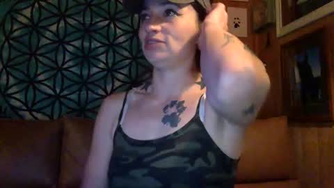 Snapshot of arielwyld chatting on 01/09/25, 03:36 ariel colin when hes here online show from 01/09/25, 03:36