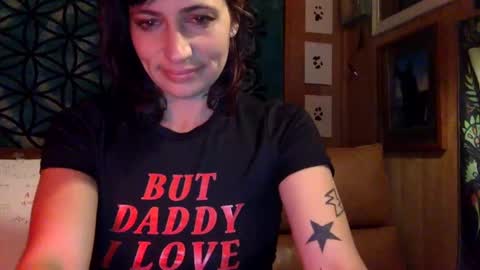 Snapshot of arielwyld chatting on 01/11/25, 03:34 ariel colin when hes here online show from 01/11/25, 03:34