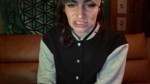 Snapshot of arielwyld chatting on 01/19/25, 03:08 ariel colin when hes here online show from 01/19/25, 03:08