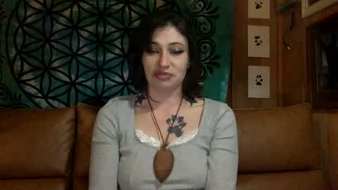 Snapshot of arielwyld chatting on 02/05/25, 11:06 ariel colin when hes here online show from 02/05/25, 11:06