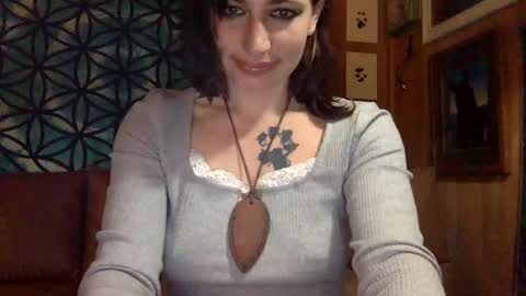 Snapshot of arielwyld chatting on 02/06/25, 02:11 ariel colin when hes here online show from 02/06/25, 02:11