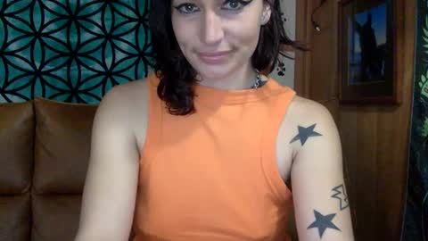 Snapshot of arielwyld chatting on 02/12/25, 05:26 ariel colin when hes here online show from 02/12/25, 05:26