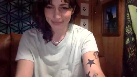 Snapshot of arielwyld chatting on 02/16/25, 03:16 ariel colin when hes here online show from 02/16/25, 03:16