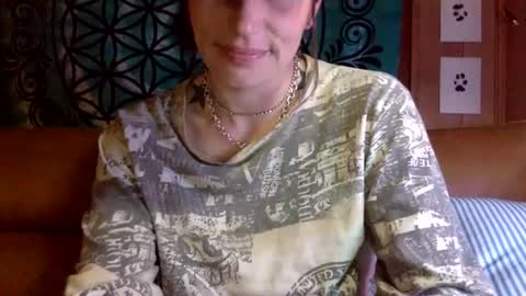 Snapshot of arielwyld chatting on 03/12/25, 02:09 ariel colin when hes here online show from 03/12/25, 02:09