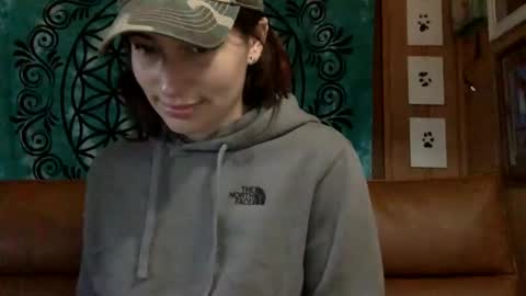 Snapshot of arielwyld chatting on 03/12/25, 02:01 ariel colin when hes here online show from 03/12/25, 02:01