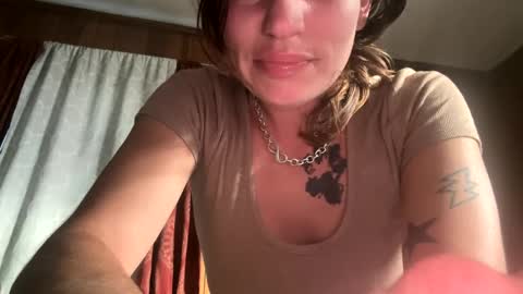 Snapshot of arielwyld chatting on 09/22/25, 09:06 ariel colin when hes here online show from 09/22/25, 09:06