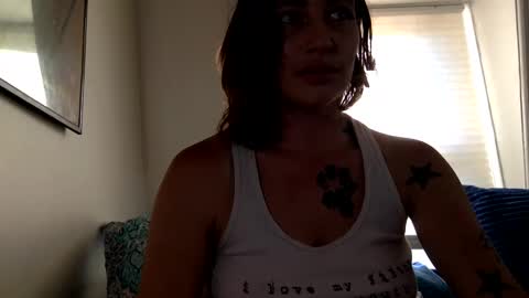 Snapshot of arielwyld chatting on 10/05/25, 09:13 ariel colin when hes here online show from 10/05/25, 09:13