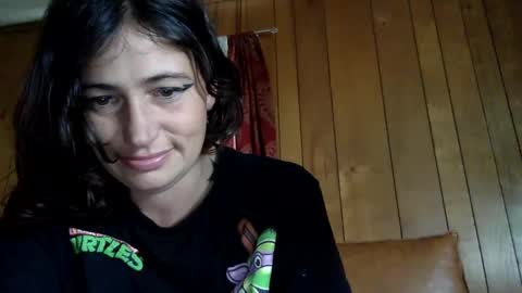 Snapshot of arielwyld chatting on 10/06/25, 02:03 ariel colin when hes here online show from 10/06/25, 02:03