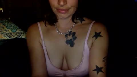 Snapshot of arielwyld chatting on 11/05/25, 11:49 ariel colin when hes here online show from 11/05/25, 11:49