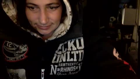 Snapshot of arielwyld chatting on 11/10/25, 07:13 ariel colin when hes here online show from 11/10/25, 07:13