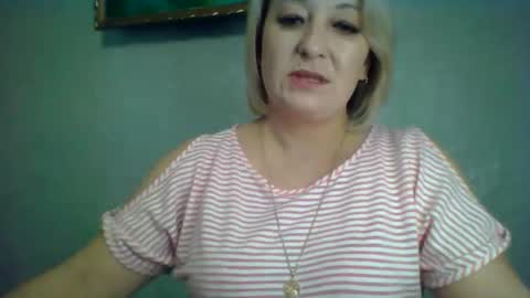 ArielXLoveresss online show from 11/18/25, 11:03