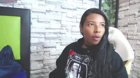 Snapshot of arietta_ chatting on 02/25/25, 01:17  ARIETTA  online show from 02/25/25, 01:17