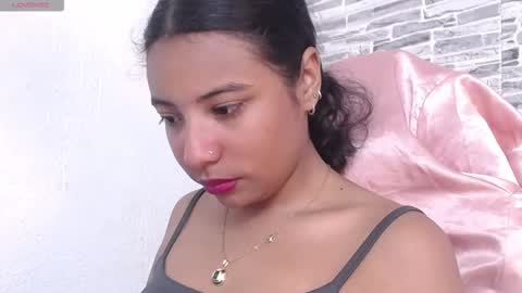 Snapshot of arietta_ chatting on 10/23/25, 01:32  ARIETTA  online show from 10/23/25, 01:32