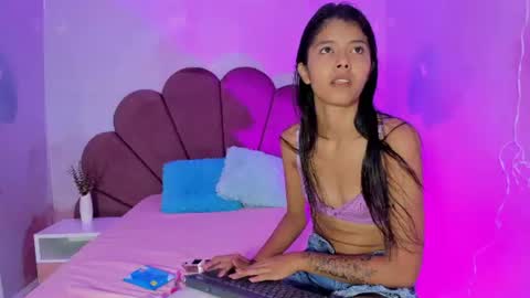 Snapshot of arietta_skinny chatting on 07/10/26, 01:58 Arietta online show from 07/10/26, 01:58