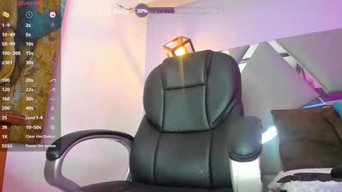 Snapshot of arii_xxx chatting on 10/18/25, 10:43 ari 3 online show from 10/18/25, 10:43