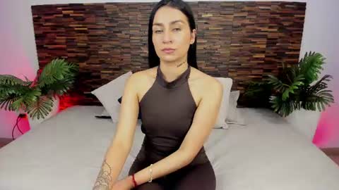 Snapshot of ariiaa_1 chatting on 06/24/26, 05:17 ARIANNA online show from 06/24/26, 05:17