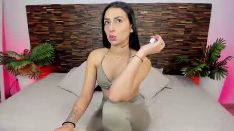 Snapshot of ariiaa_1 chatting on 06/26/26, 05:23 ARIANNA online show from 06/26/26, 05:23
