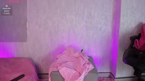 Snapshot of arimonoban chatting on 11/21/25, 12:15 Ariel online show from 11/21/25, 12:15