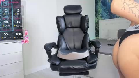 Ariana online show from 11/02/25, 01:41