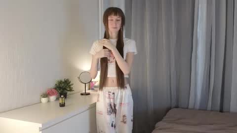 Snapshot of arina_waifu chatting on 04/05/26, 03:31 Arina online show from 04/05/26, 03:31