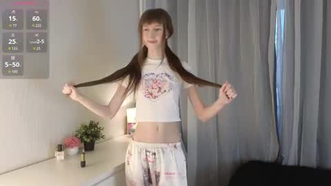 Snapshot of arina_waifu chatting on 04/08/26, 03:23 Arina online show from 04/08/26, 03:23