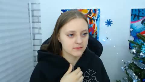 Snapshot of arinabelle chatting on 12/18/25, 12:49 arinabelle online show from 12/18/25, 12:49