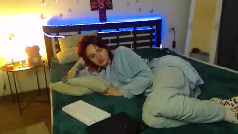 Ari online show from 11/08/25, 01:06