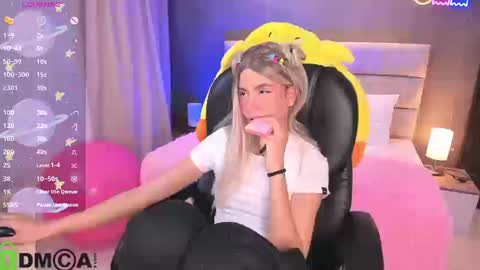 Snapshot of arinextdoor chatting on 09/08/25, 09:36 Ari online show from 09/08/25, 09:36