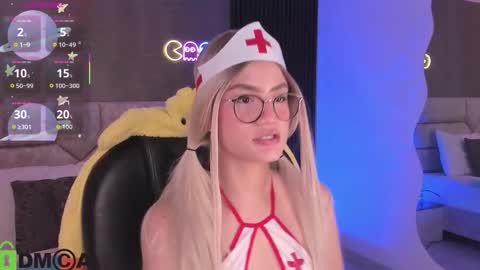 Snapshot of arinextdoor chatting on 11/11/25, 01:27 Ari online show from 11/11/25, 01:27