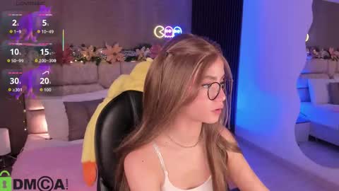 Snapshot of arinextdoor chatting on 11/28/25, 11:07 Ari online show from 11/28/25, 11:07