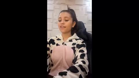 arisha_lee2 online show from 01/14/26, 05:46